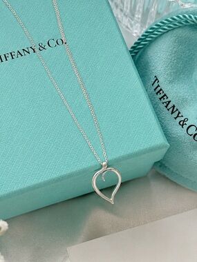 1987 Tiffany & Co. Open Leaf Pendant Necklace Sterling Silver Rare Vintage 18”